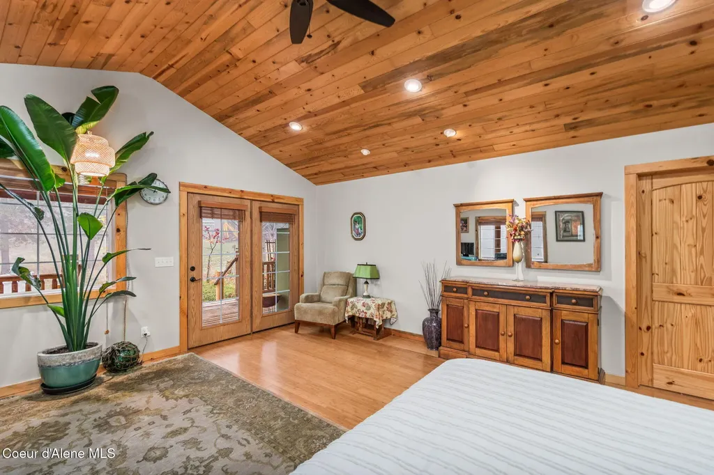 6584 E Burma Road Harrison ID 83833