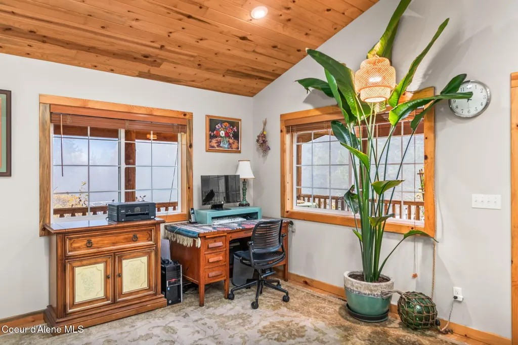 6584 E Burma Road Harrison ID 83833