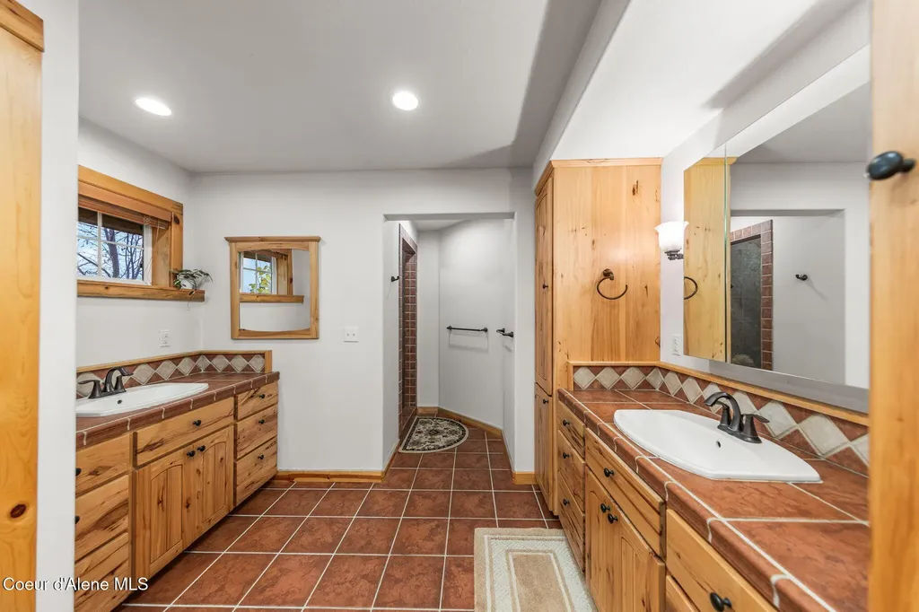 6584 E Burma Road Harrison ID 83833