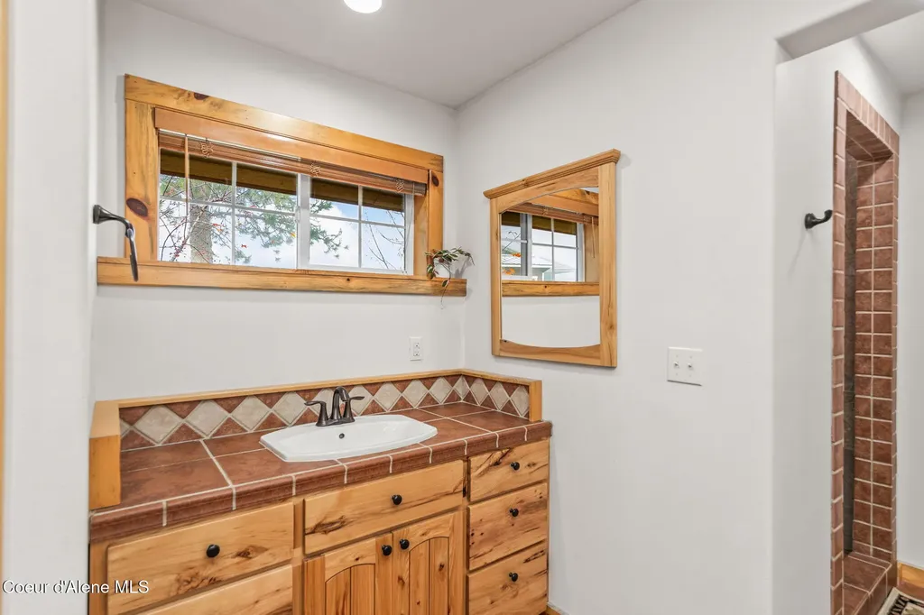 6584 E Burma Road Harrison ID 83833