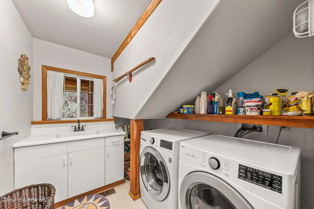 6584 E Burma Road Harrison ID 83833