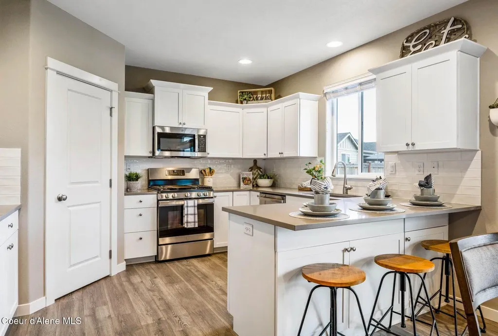 13573 N Loveland Way Hayden ID 83835