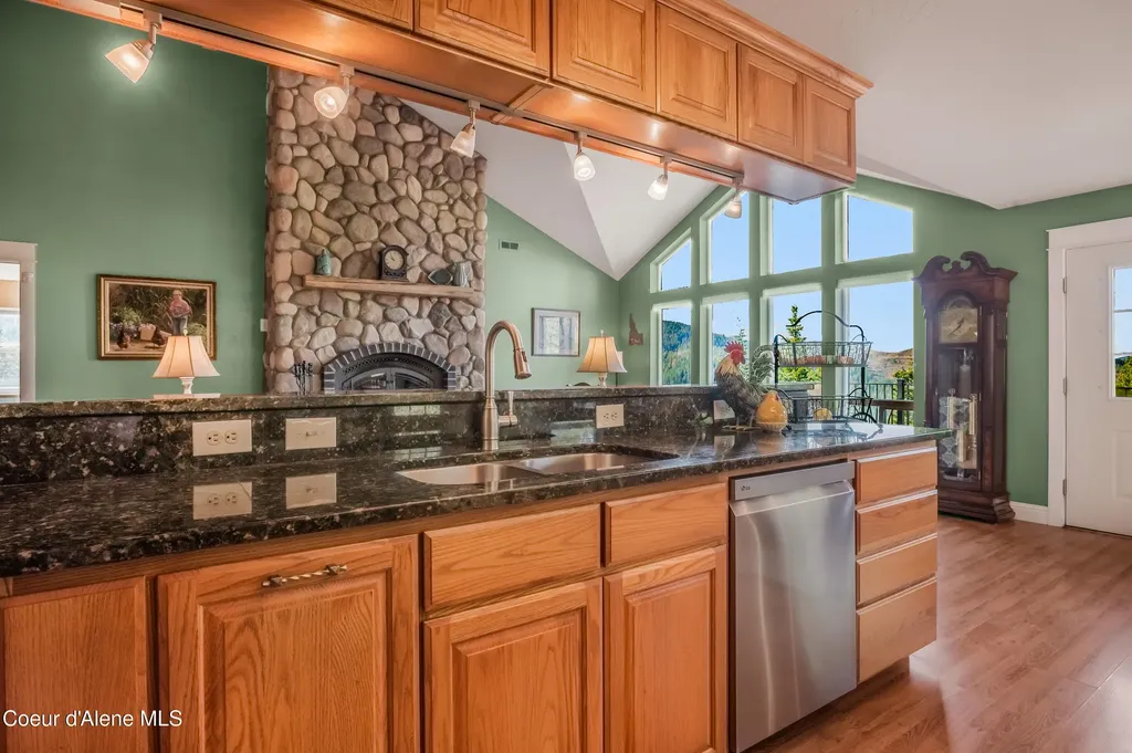 833 Drummond Peak Road Kingston ID 83839