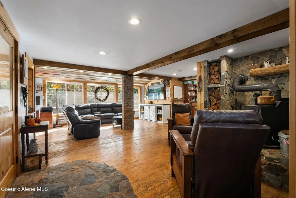 97 Cedar Grove Sandpoint ID 83864