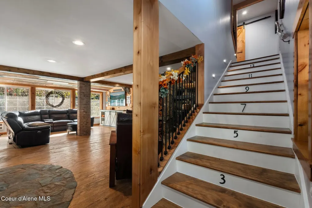 97 Cedar Grove Sandpoint ID 83864