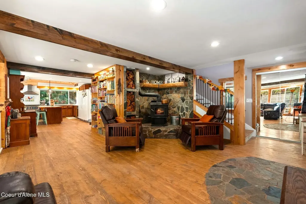 97 Cedar Grove Sandpoint ID 83864