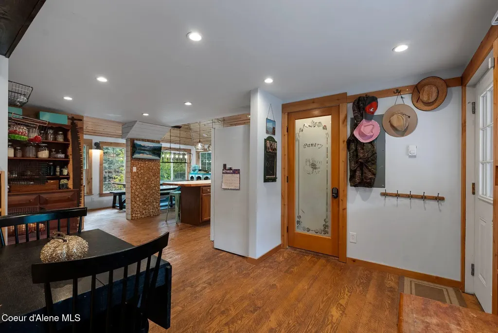 97 Cedar Grove Sandpoint ID 83864