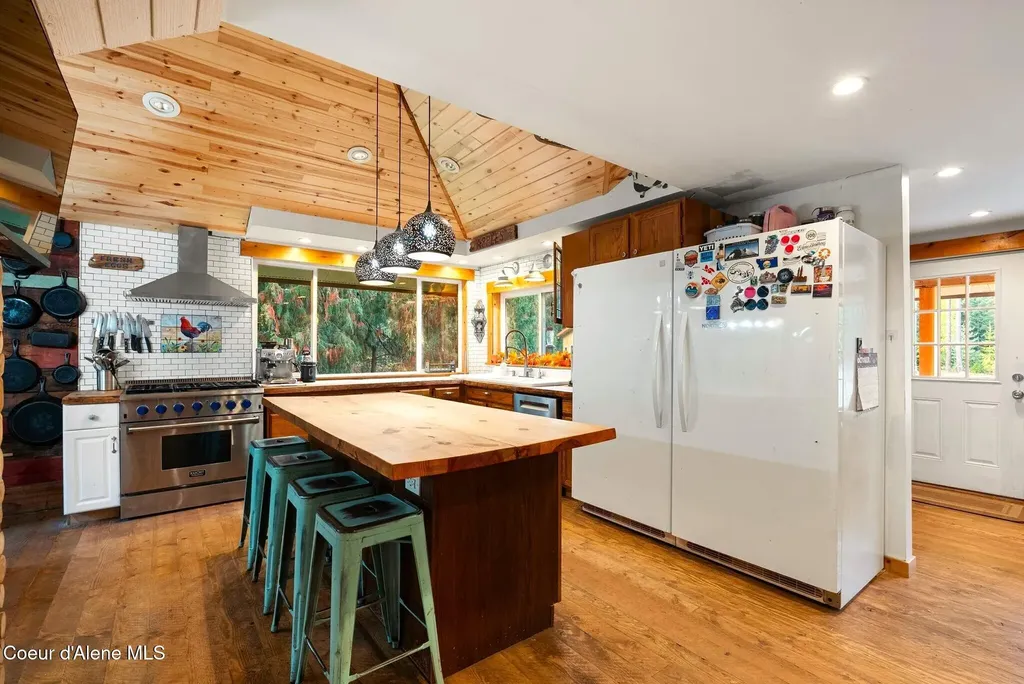 97 Cedar Grove Sandpoint ID 83864