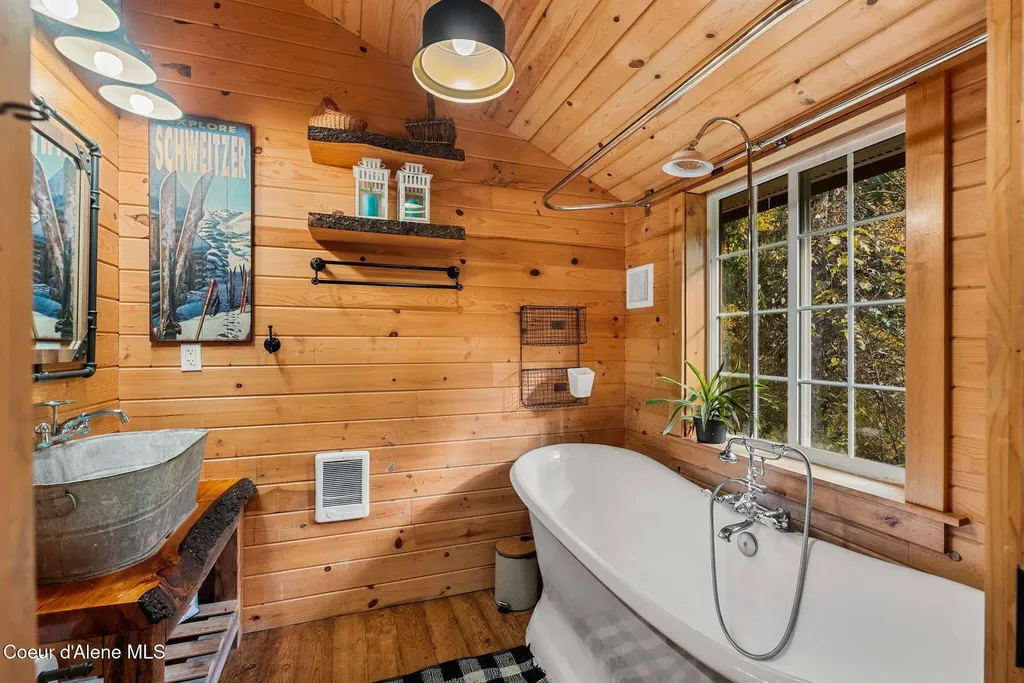 97 Cedar Grove Sandpoint ID 83864