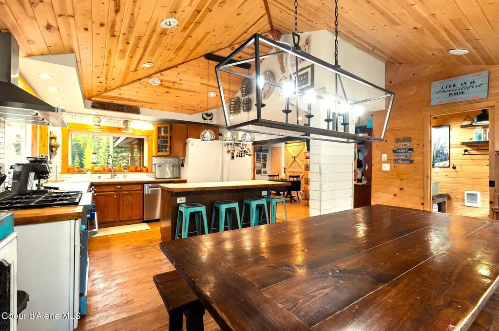 97 Cedar Grove Sandpoint ID 83864