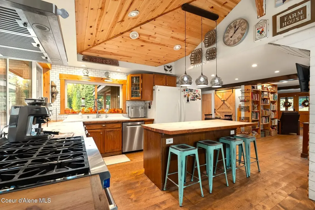 97 Cedar Grove Sandpoint ID 83864
