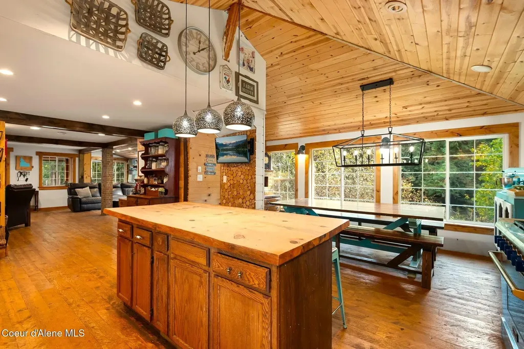 97 Cedar Grove Sandpoint ID 83864