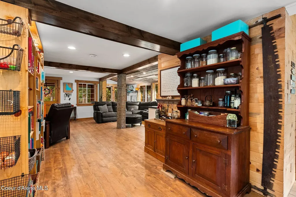 97 Cedar Grove Sandpoint ID 83864