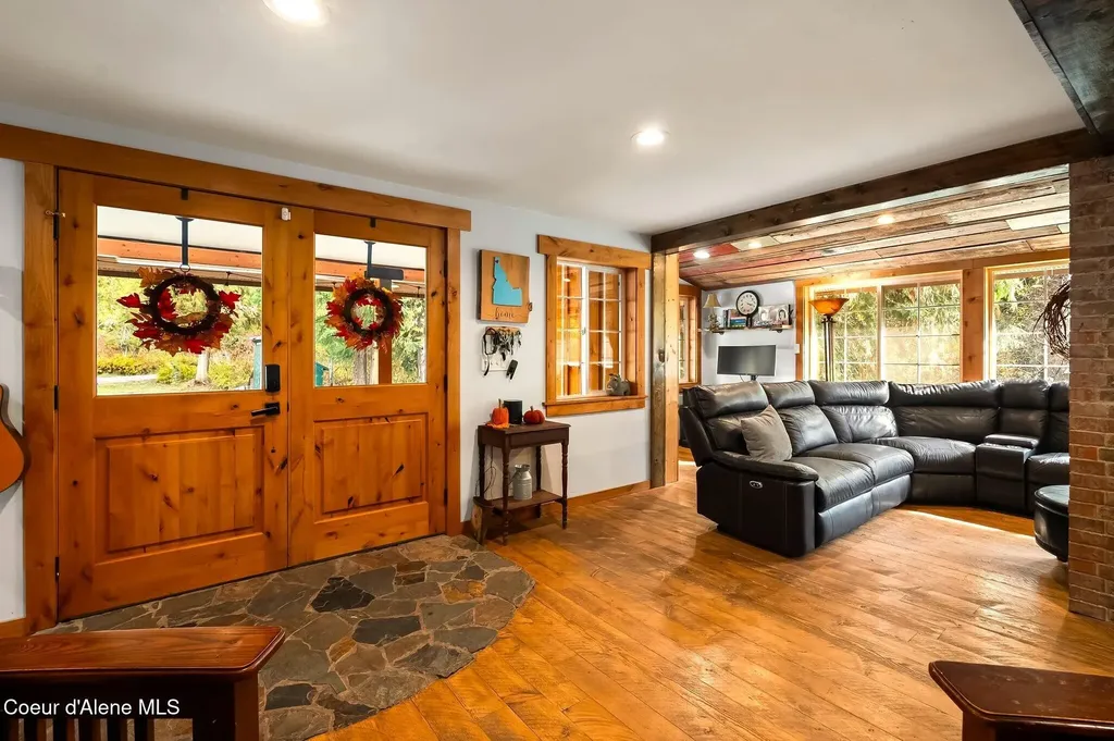 97 Cedar Grove Sandpoint ID 83864