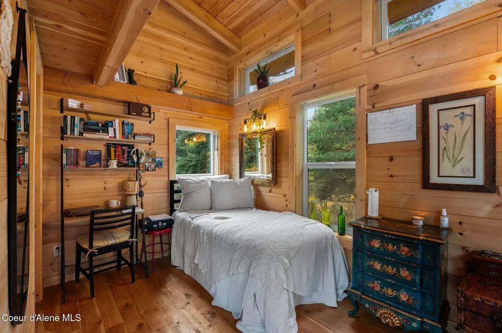 97 Cedar Grove Sandpoint ID 83864