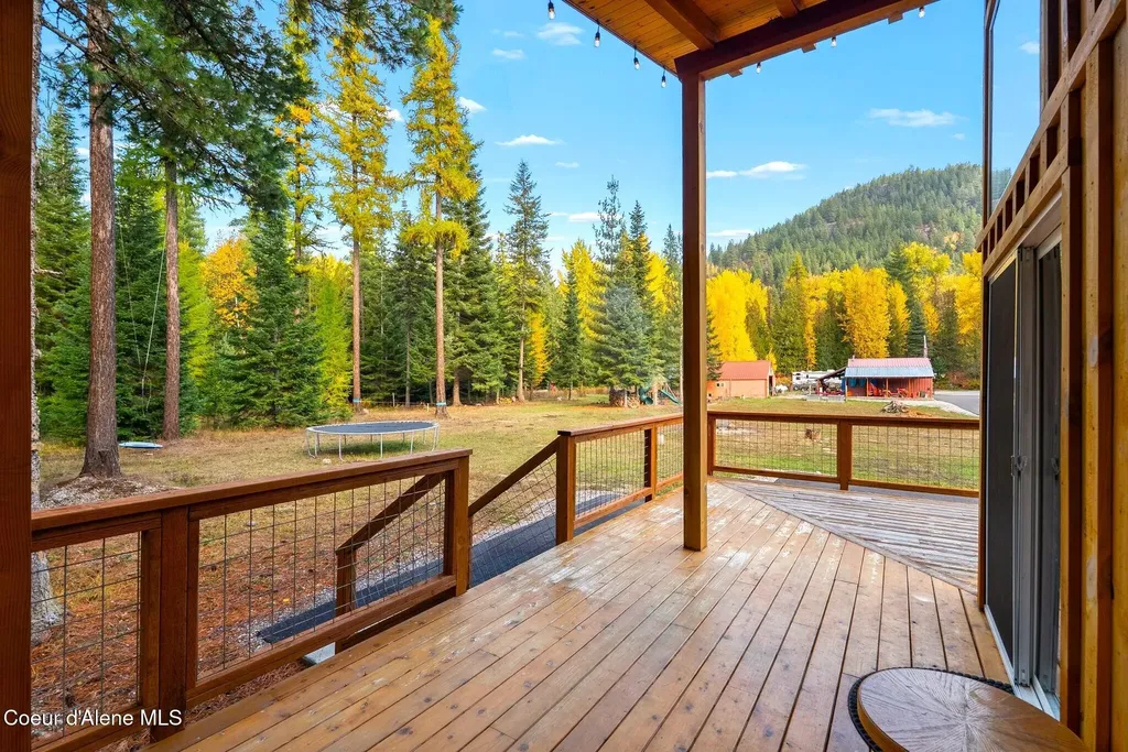 97 Cedar Grove Sandpoint ID 83864