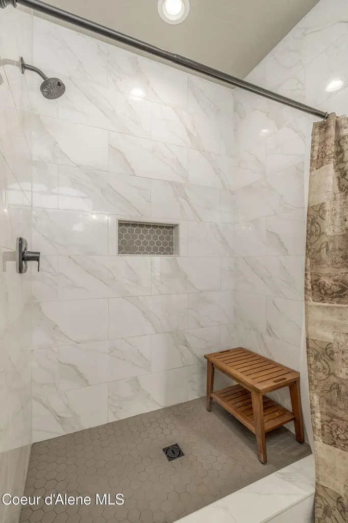 29249 N Archer Road Athol ID 83801