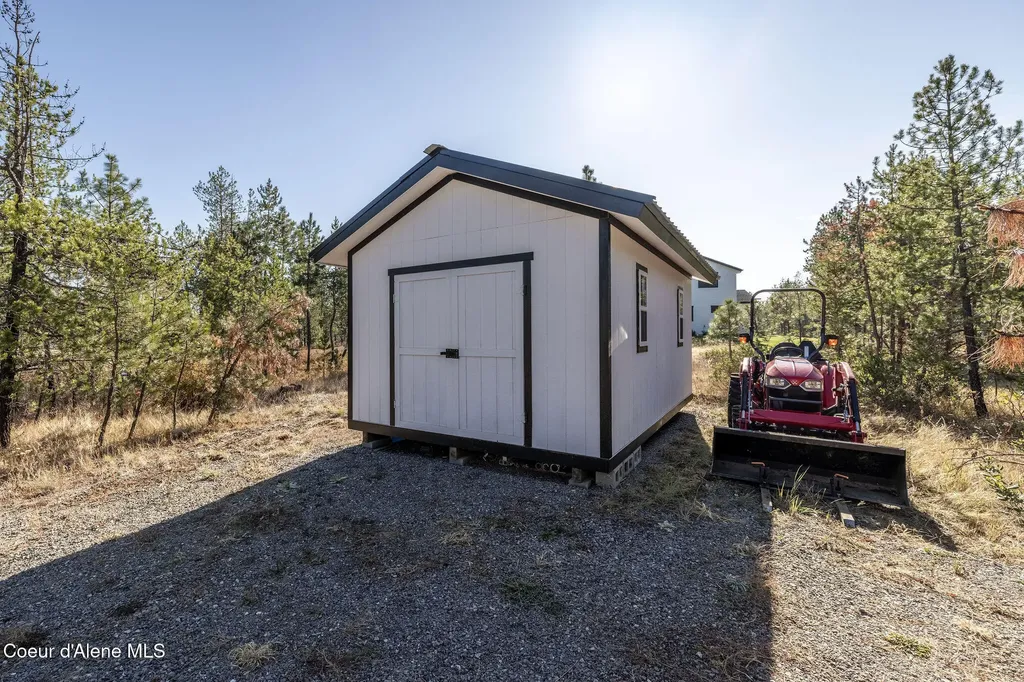 29249 N Archer Road Athol ID 83801