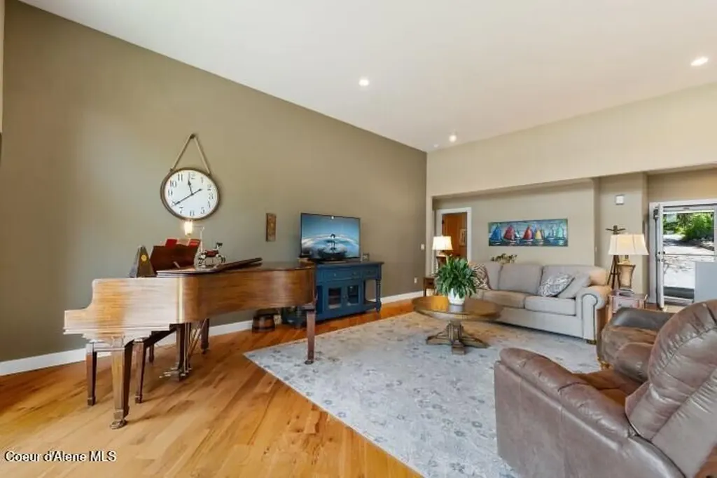 707 Eagen Mountain Drive Hope ID 83836