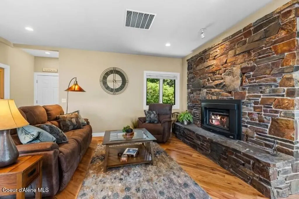 707 Eagen Mountain Drive Hope ID 83836