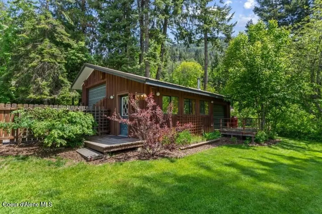707 Eagen Mountain Drive Hope ID 83836