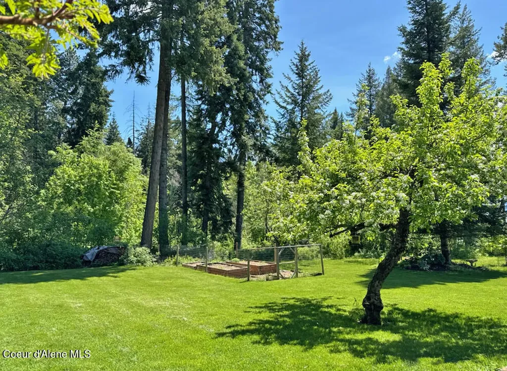 707 Eagen Mountain Drive Hope ID 83836