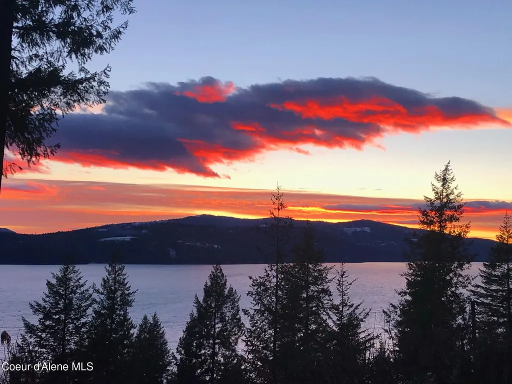 707 Eagen Mountain Drive Hope ID 83836