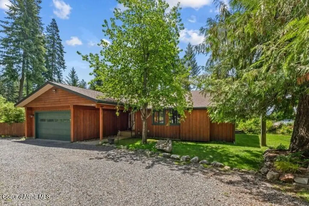 707 Eagen Mountain Drive Hope ID 83836