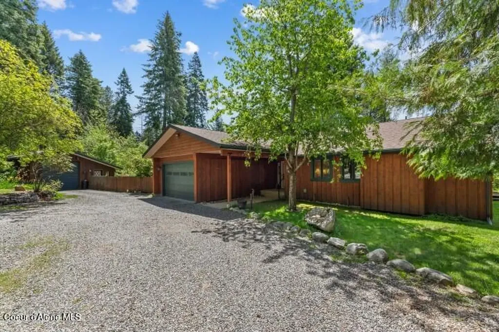 707 Eagen Mountain Drive Hope ID 83836