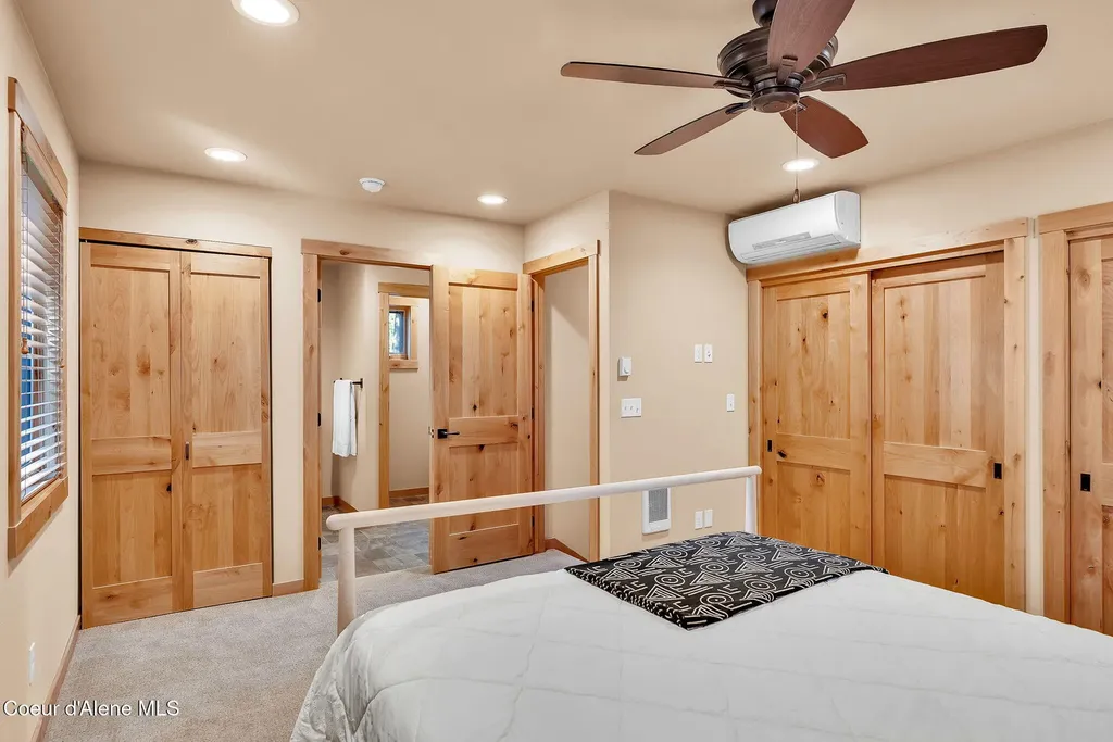 8599 E Apache Trail Athol ID 83801