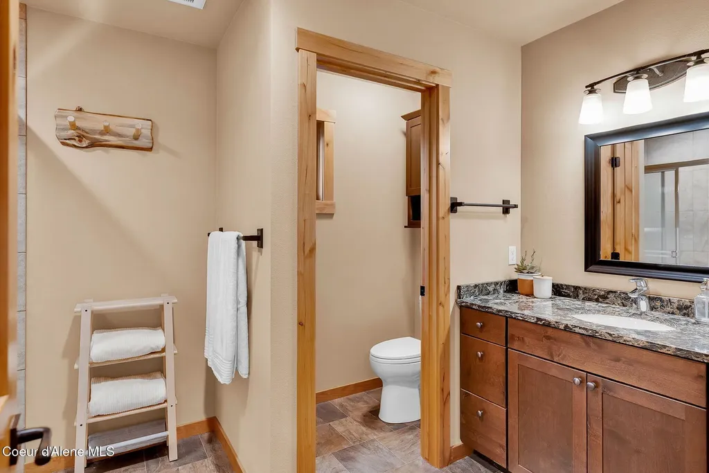 8599 E Apache Trail Athol ID 83801
