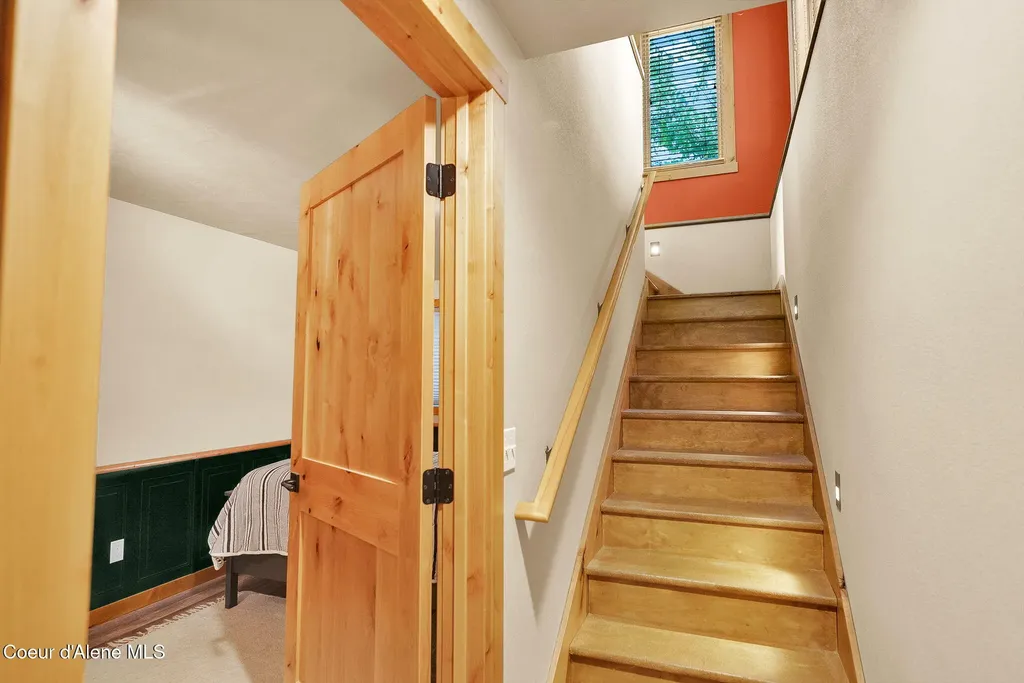 8599 E Apache Trail Athol ID 83801
