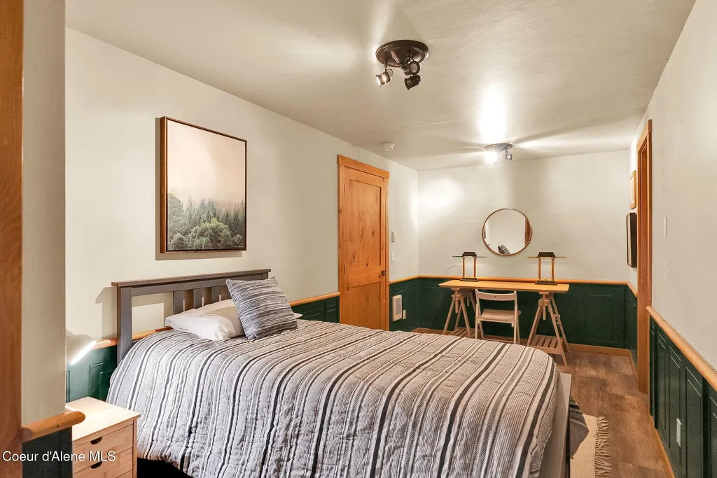8599 E Apache Trail Athol ID 83801
