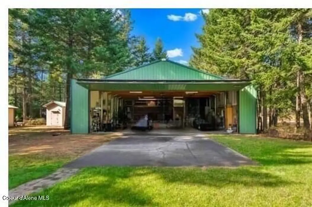 8599 E Apache Trail Athol ID 83801