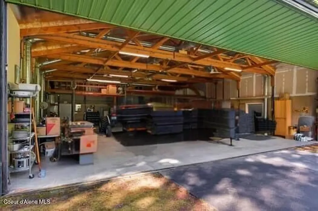 8599 E Apache Trail Athol ID 83801