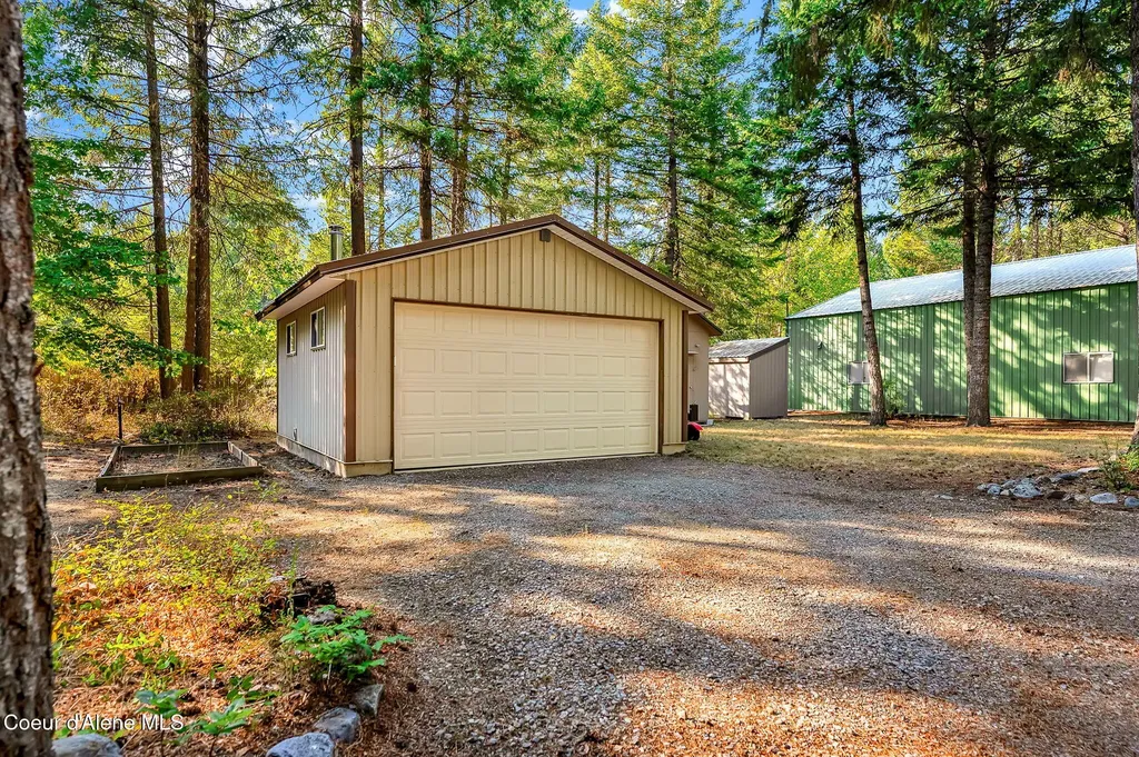 8599 E Apache Trail Athol ID 83801