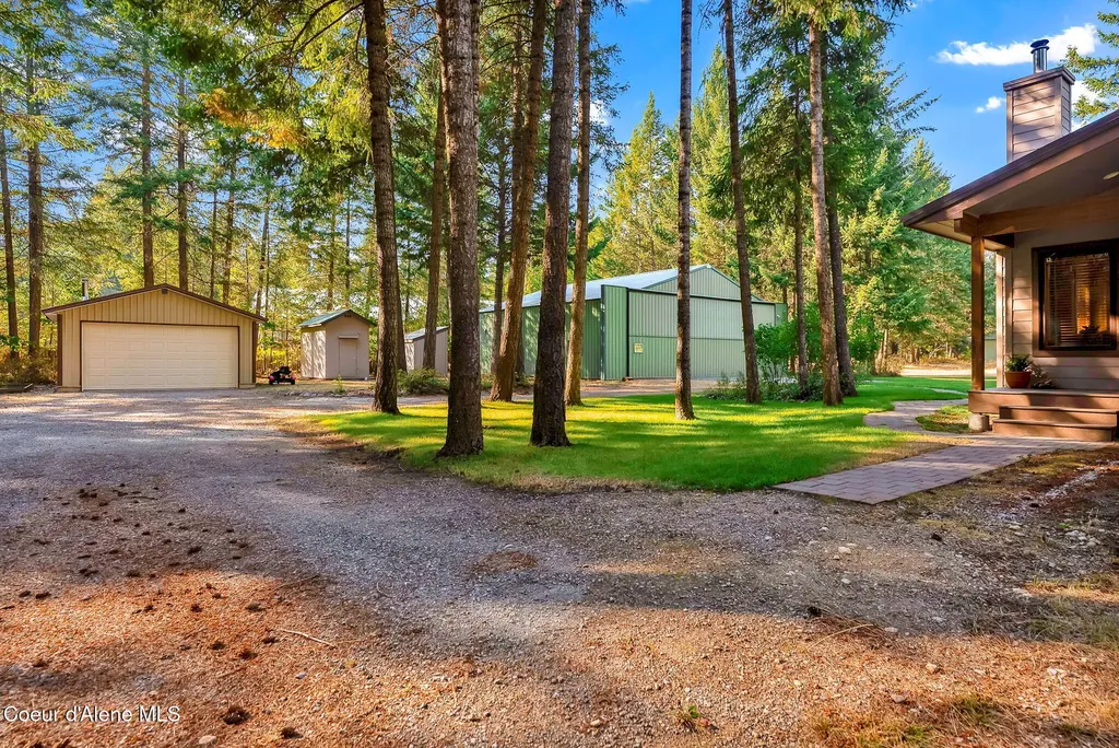 8599 E Apache Trail Athol ID 83801