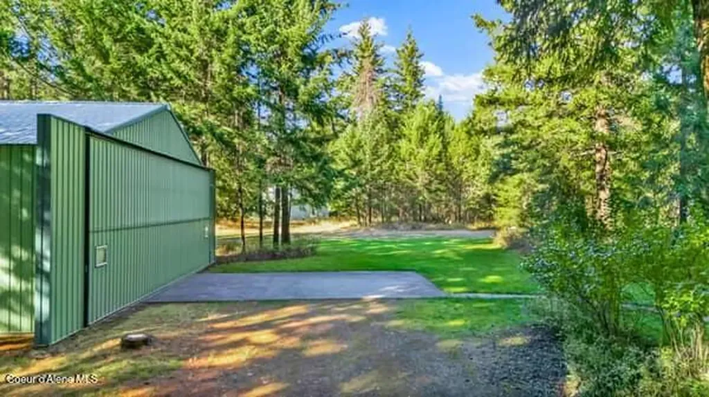 8599 E Apache Trail Athol ID 83801