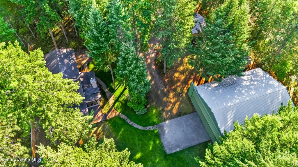 8599 E Apache Trail Athol ID 83801