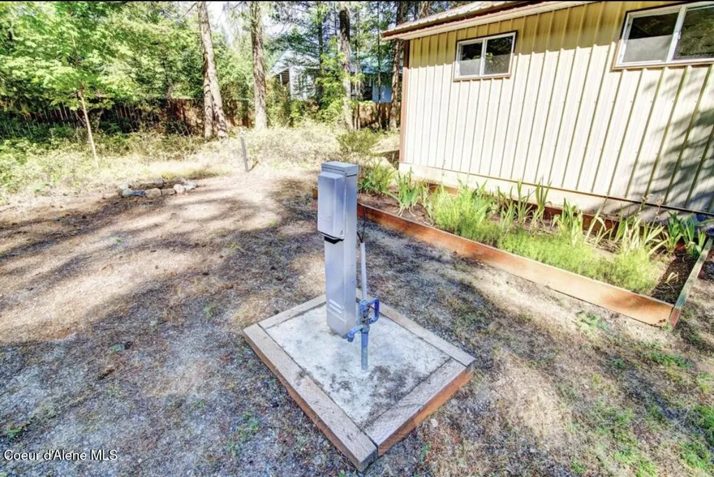 8599 E Apache Trail Athol ID 83801