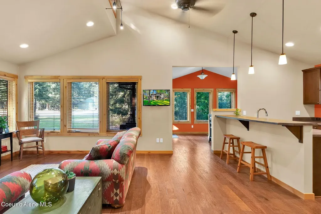 8599 E Apache Trail Athol ID 83801