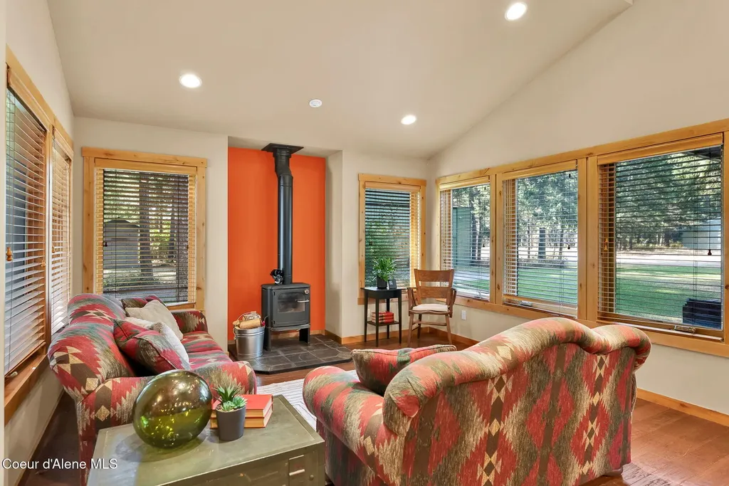 8599 E Apache Trail Athol ID 83801