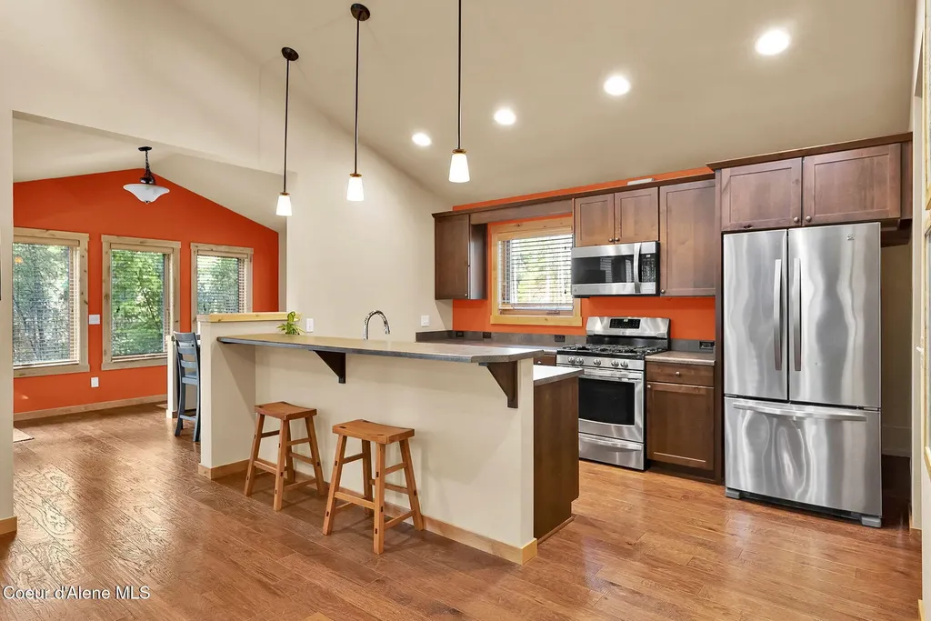 8599 E Apache Trail Athol ID 83801