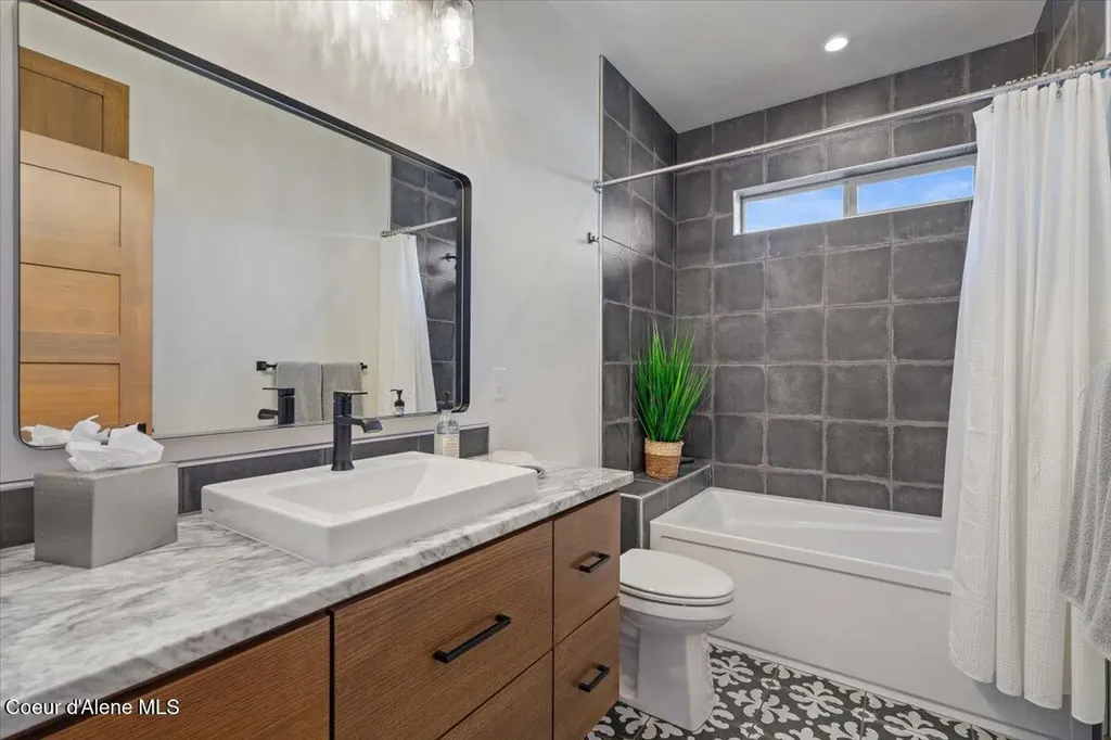 1038 E Gravelstone Court Hayden ID 83835