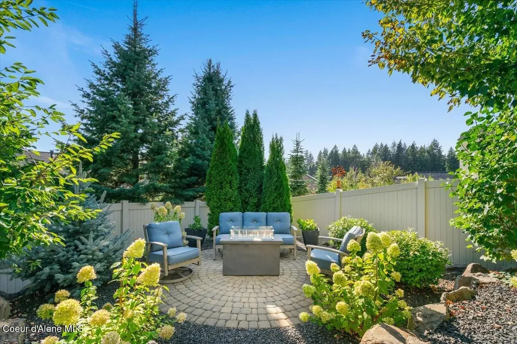 1038 E Gravelstone Court Hayden ID 83835