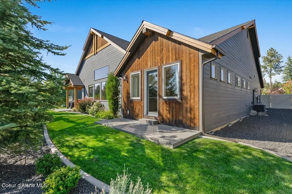 1038 E Gravelstone Court Hayden ID 83835