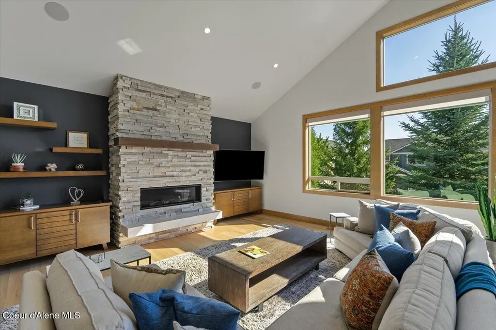 1038 E Gravelstone Court Hayden ID 83835