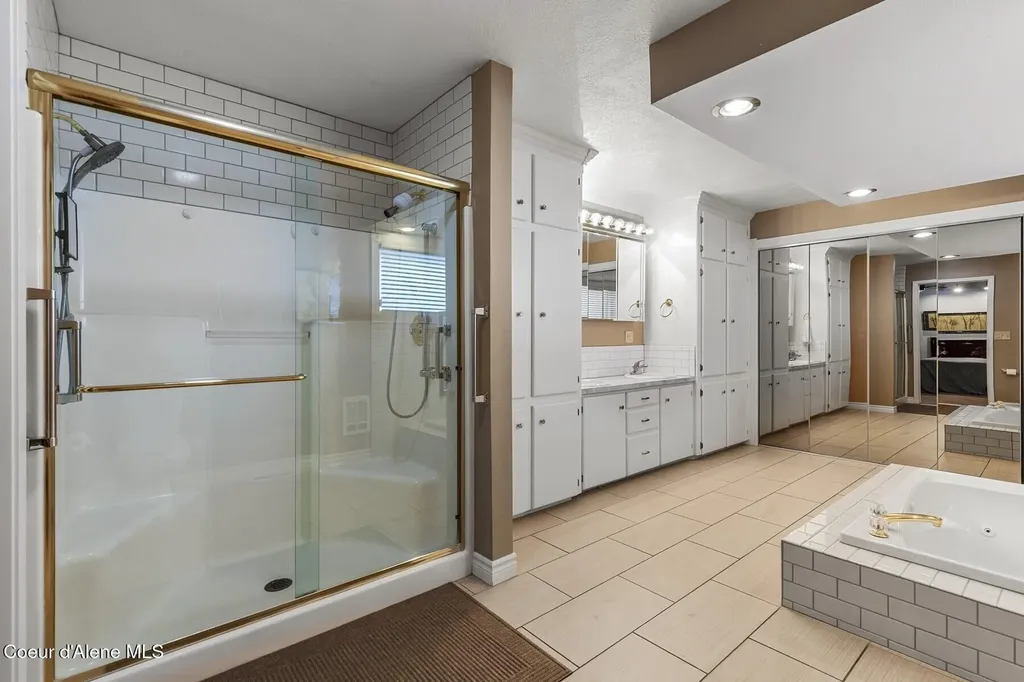 11354 N Avondale Loop Hayden ID 83835