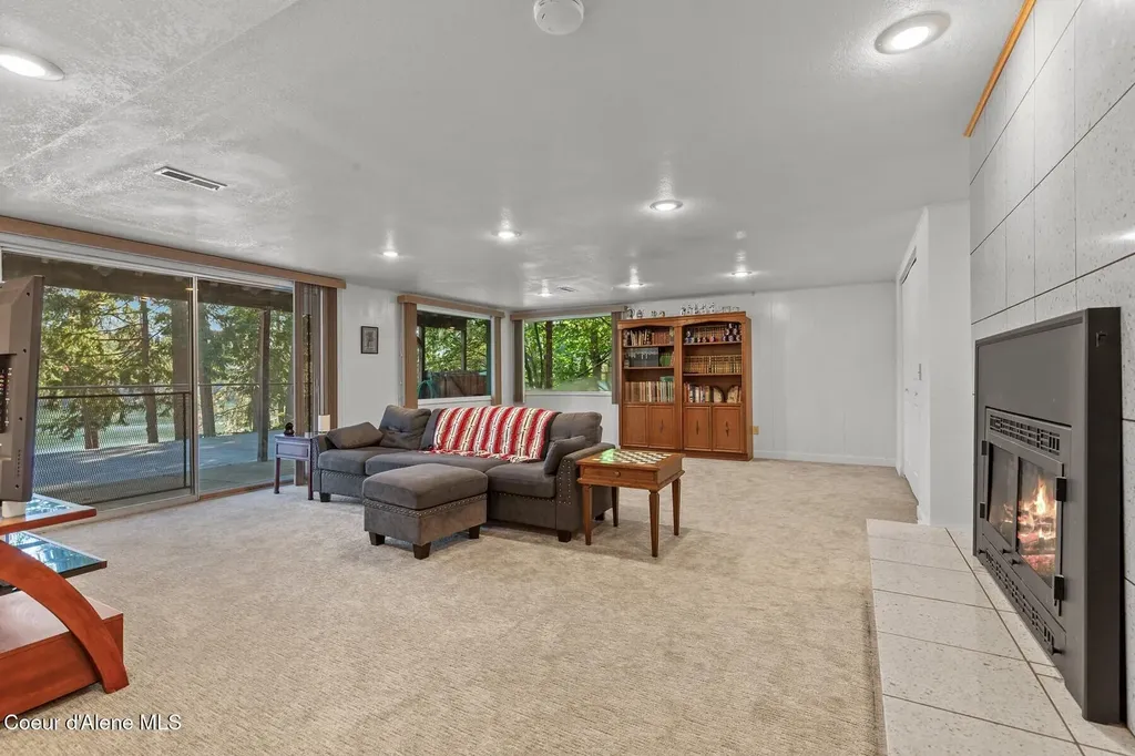 11354 N Avondale Loop Hayden ID 83835
