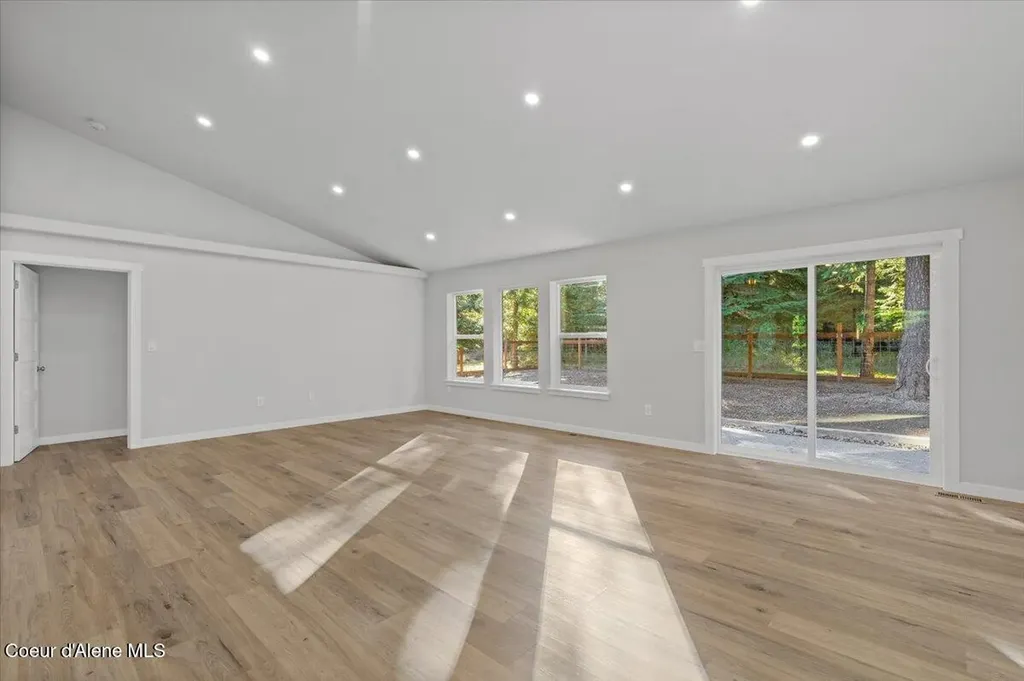 10050 E Duce Road Athol ID 83801